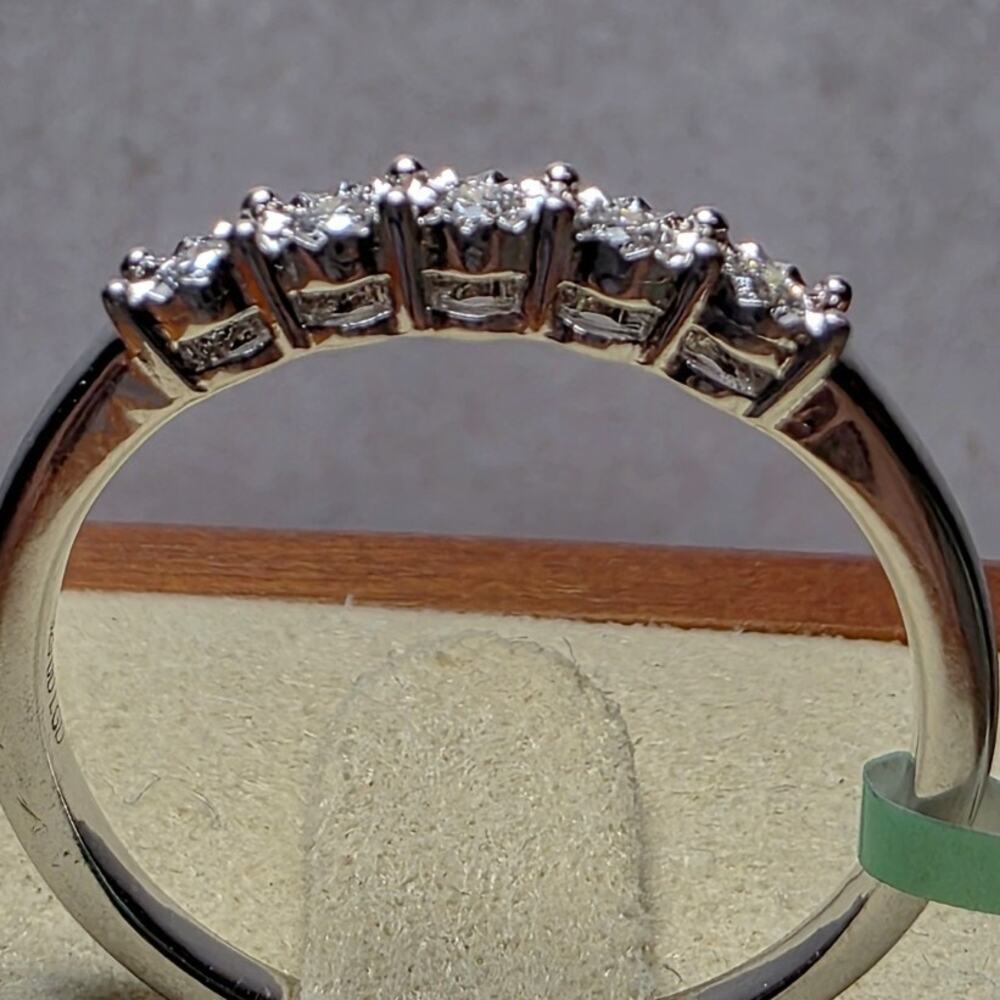 Size 8 Lab-Created Diamond 0.10ctw Half Eternity Ring 925 Silver - Picture 5 of 7